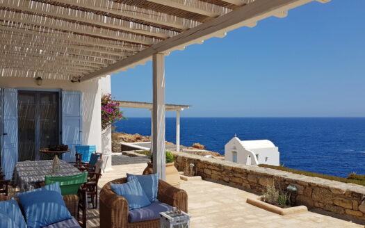 Seaside villa next to secluded beach – DR11616
