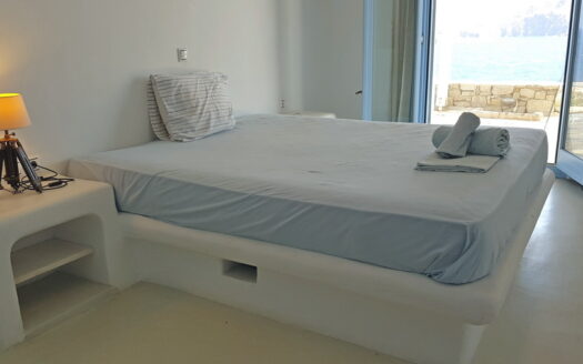 Seaside villa next to secluded beach – DR11616