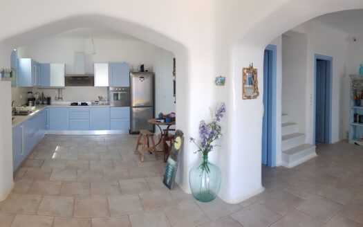 Seaside villa next to secluded beach – DR11616