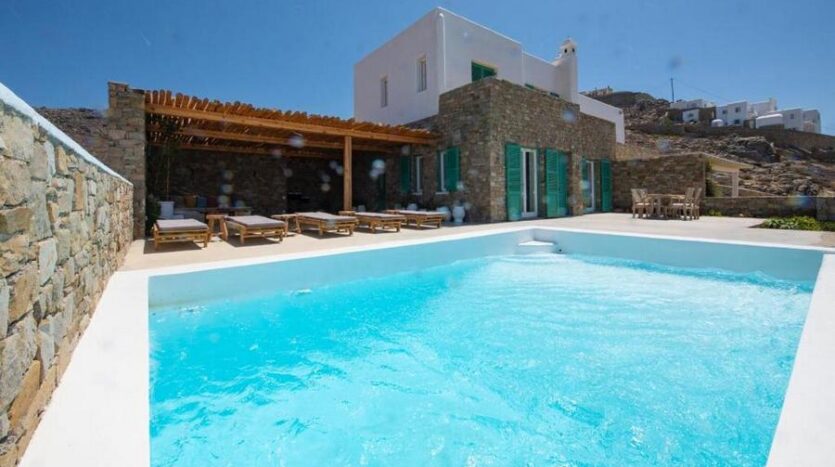 House with magnificent Mediterranean views in Mykonos