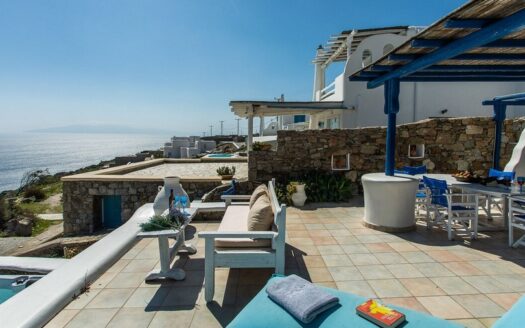 Maisonette overlooking Psarou beach-DR115184