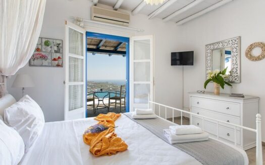 Maisonette overlooking Psarou beach-DR115184