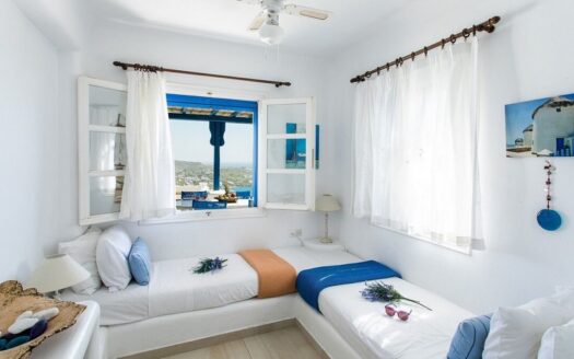 Maisonette overlooking Psarou beach-DR115184