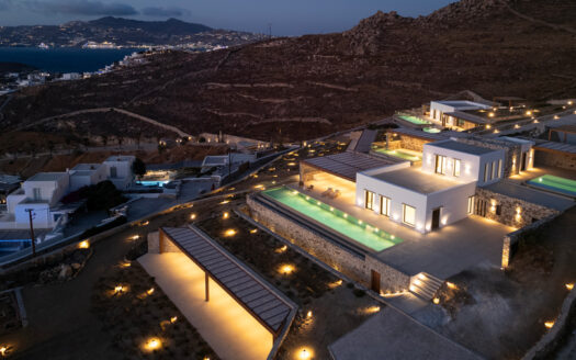 Villa with privacy and views-DR112193