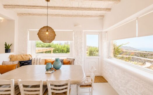 Maisonette with views next to Ornos