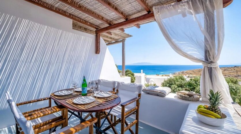Maisonette near Lia beach