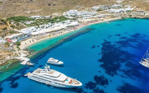 Beachfront Club-Restaurant in Mykonos