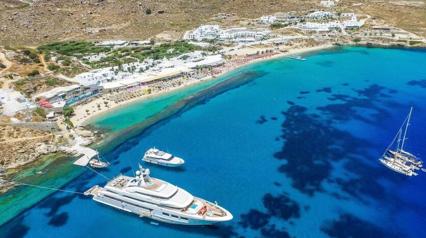 Beachfront Club-Restaurant in Mykonos