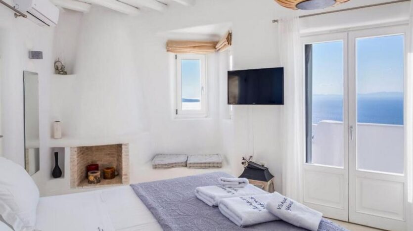 Sea-view bedroom in Villa Three